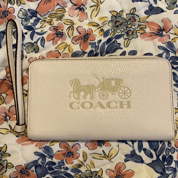 New White Coach wristlet wallet with larger inside pocket for phone or checkbook - Picture 1 of 8